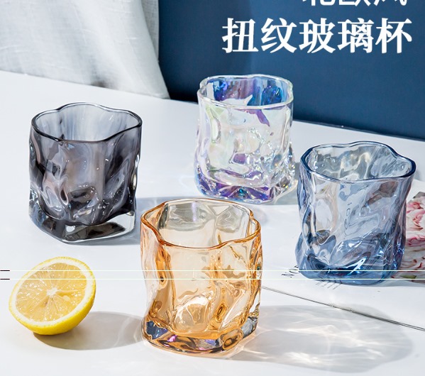 La tazza di vetro piccola e squisita è amata da tutti