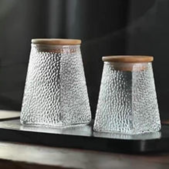 Il tempo sta diventando più freddo, per favore resta al caldo e previeni il raffreddore