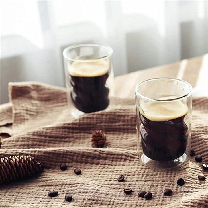 Tazza da caffè in vetro a doppia parete a vita piccola