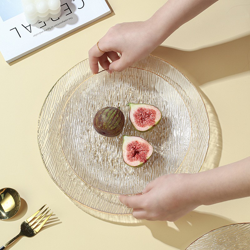 Piatto da frutta in vetro con bordo dorato