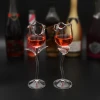 bicchiere da cocktail in vetro rosa