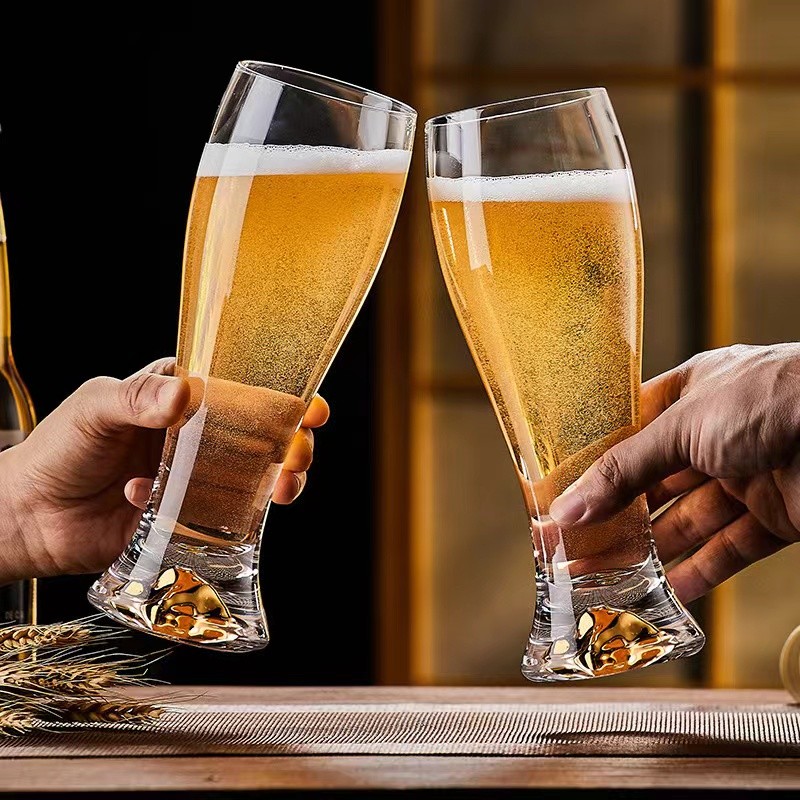 Boccale da birra in vetro a vita piccola