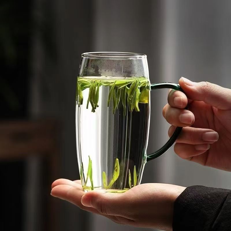 Coppa di birra al tè semplice ispessita