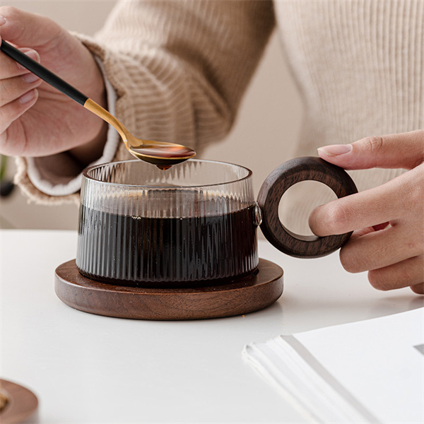 Tazza da caffè in vetro con motivo verticale